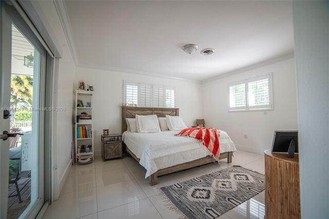 5955 SW 64th Ave, South Miami, FL 33143