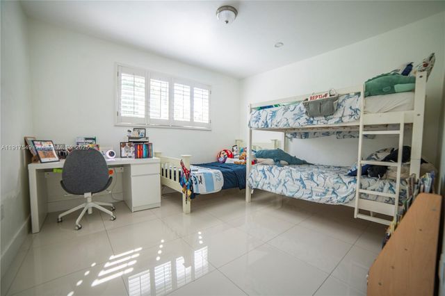 5955 SW 64th Ave, South Miami, FL 33143