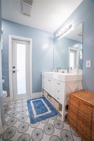 5955 SW 64th Ave, South Miami, FL 33143