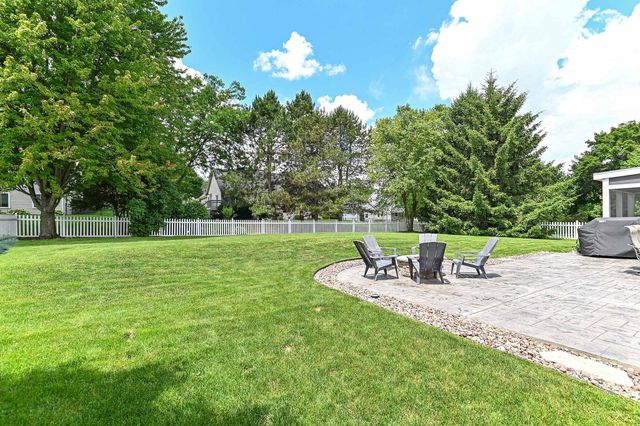 369 Indian Bend ROAD, Burlington, WI 53105