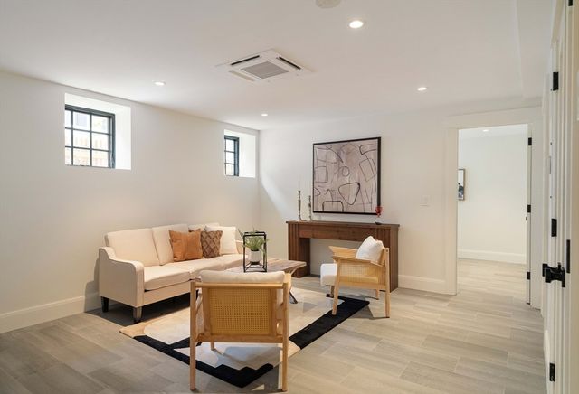 9A Mt. Auburn Street A, Cambridge, MA 02138