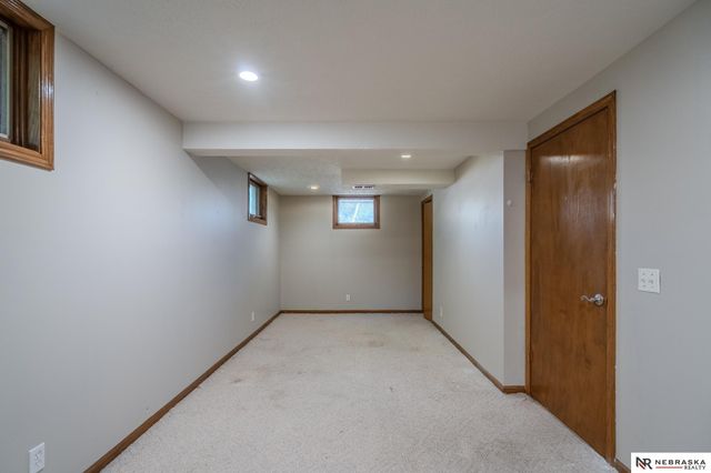 4929 N 95th Circle, Omaha, NE 68134