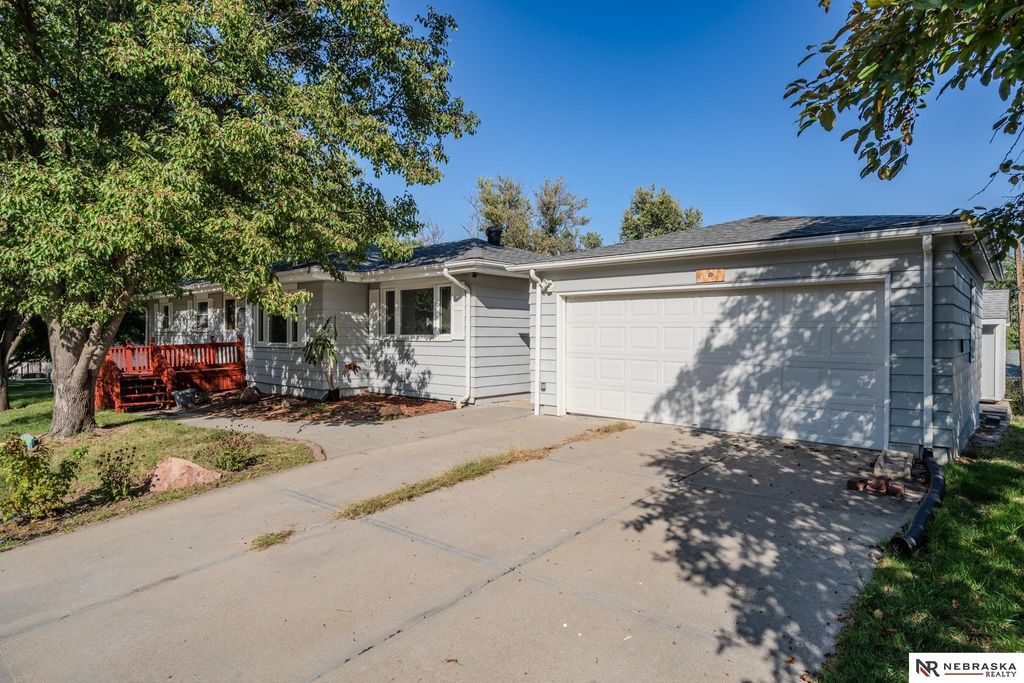 4929 N 95th Circle, Omaha, NE 68134