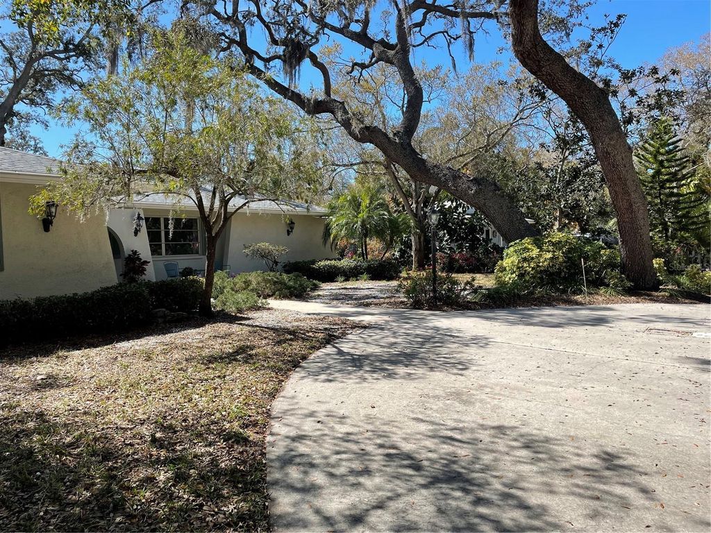 Image 25 of property listing at 511 CRYSTAL BEACH AVENUE, Crystal Beach, FL 34681