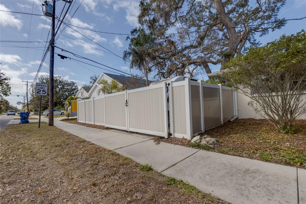 Image 8 of property listing at 511 CRYSTAL BEACH AVENUE, Crystal Beach, FL 34681