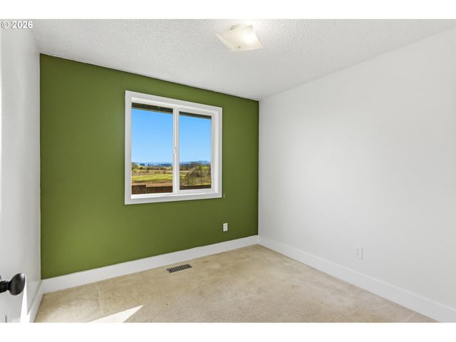 1020 Se FIR GROVE Loop, Hillsboro, OR 97123