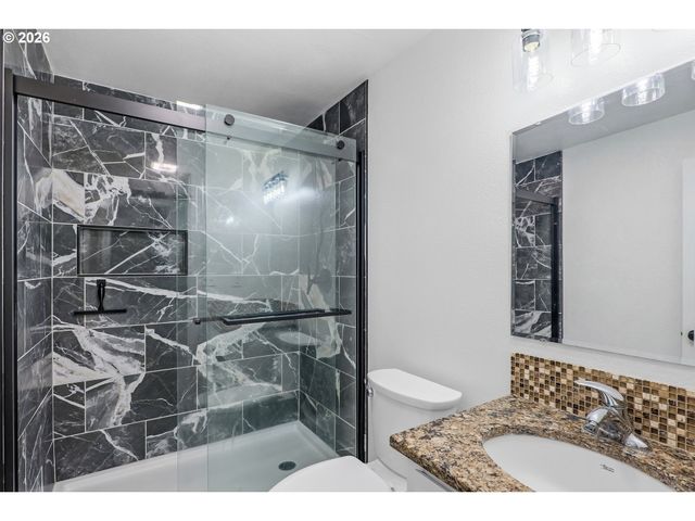 1020 Se FIR GROVE Loop, Hillsboro, OR 97123