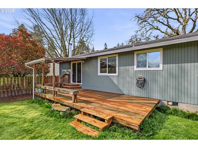 1020 Se FIR GROVE Loop, Hillsboro, OR 97123