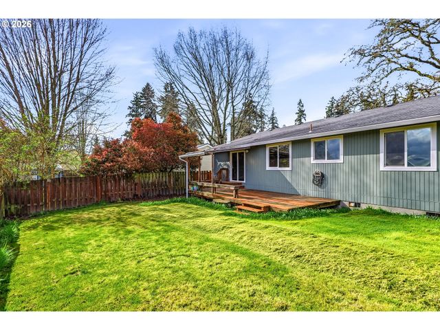 1020 Se FIR GROVE Loop, Hillsboro, OR 97123