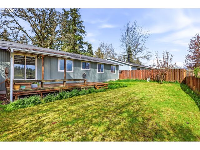 1020 Se FIR GROVE Loop, Hillsboro, OR 97123