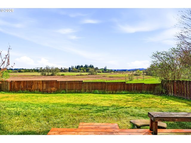 1020 Se FIR GROVE Loop, Hillsboro, OR 97123