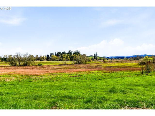 1020 Se FIR GROVE Loop, Hillsboro, OR 97123
