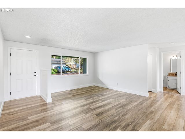 1020 Se FIR GROVE Loop, Hillsboro, OR 97123