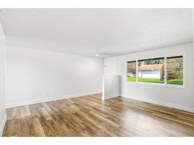 1020 Se FIR GROVE Loop, Hillsboro, OR 97123