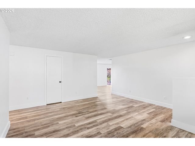 1020 Se FIR GROVE Loop, Hillsboro, OR 97123