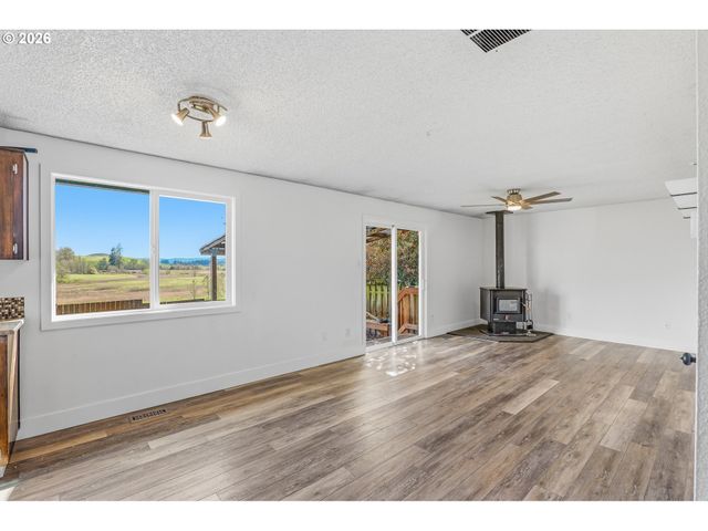 1020 Se FIR GROVE Loop, Hillsboro, OR 97123