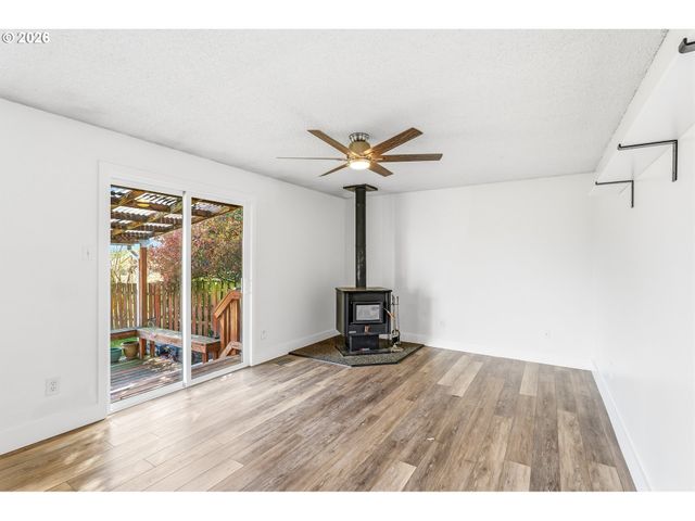 1020 Se FIR GROVE Loop, Hillsboro, OR 97123