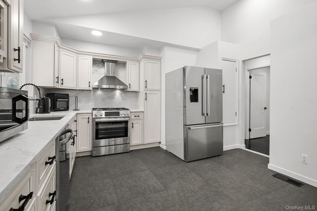 29 Meadow Lane, Chappaqua, NY 10514