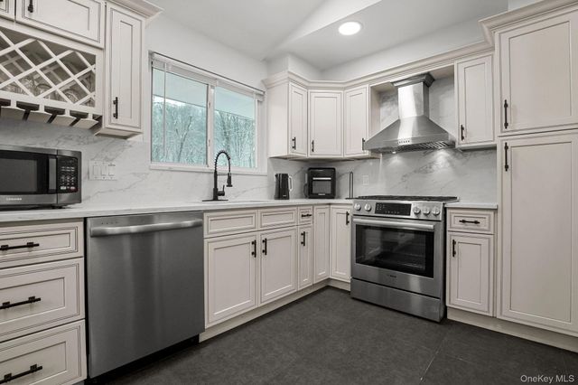 29 Meadow Lane, Chappaqua, NY 10514