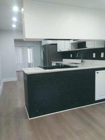 9727 N New River Canal Road 629, Plantation, FL 33324