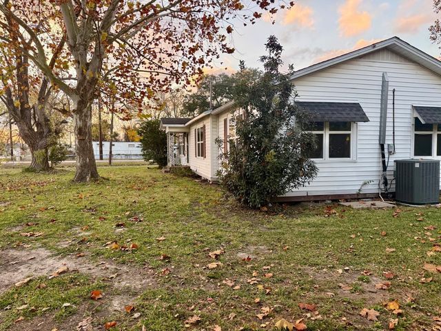 700 E Wallisville Road, Highlands, TX 77562