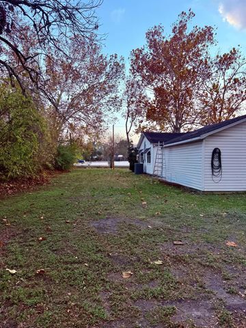 700 E Wallisville Road, Highlands, TX 77562