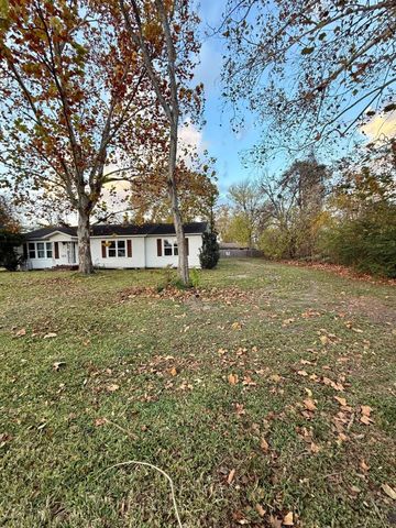 700 E Wallisville Road, Highlands, TX 77562