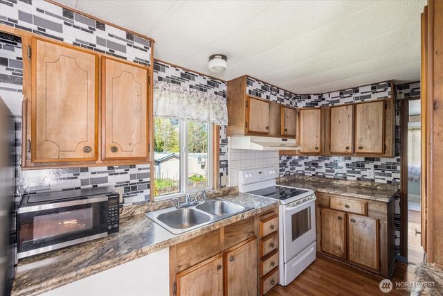157 Camelot Drive, Castle Rock, WA 98611