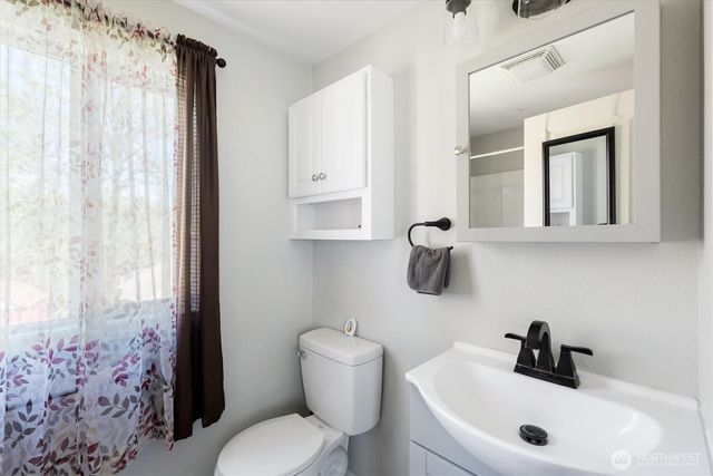 157 Camelot Drive, Castle Rock, WA 98611