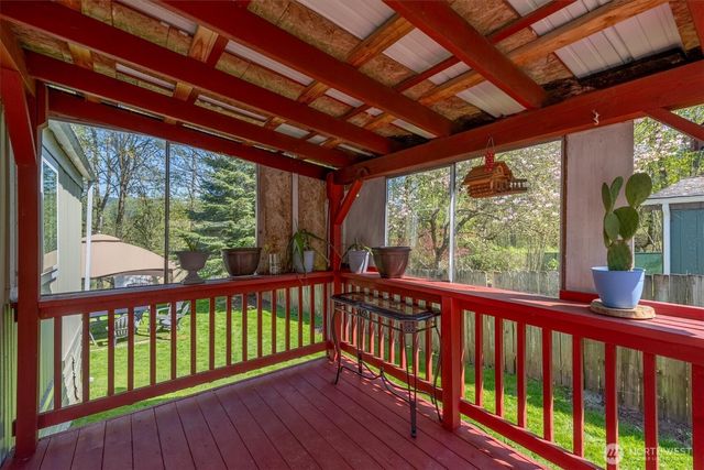 157 Camelot Drive, Castle Rock, WA 98611