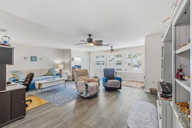 5521 80TH STREET N 212, St Petersburg, FL 33709