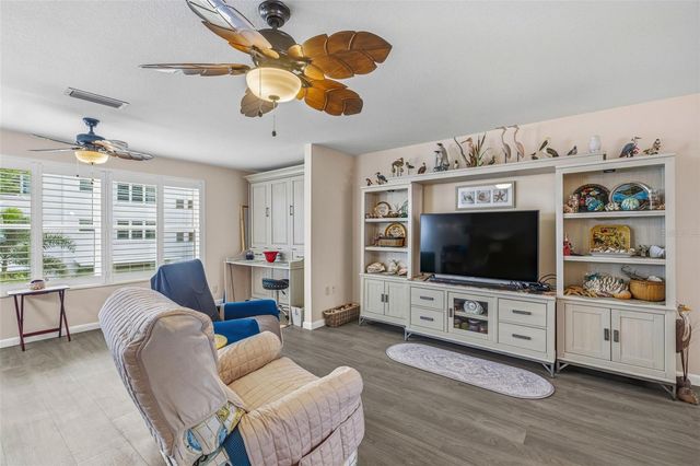 5521 80TH STREET N 212, St Petersburg, FL 33709