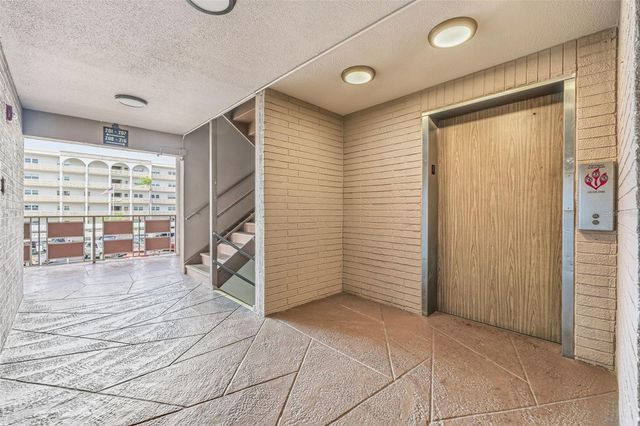 5521 80TH STREET N 212, St Petersburg, FL 33709