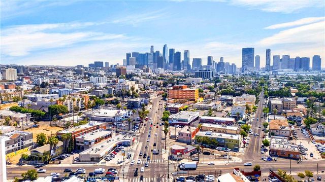 972 S Hoover, Los Angeles, CA 90006