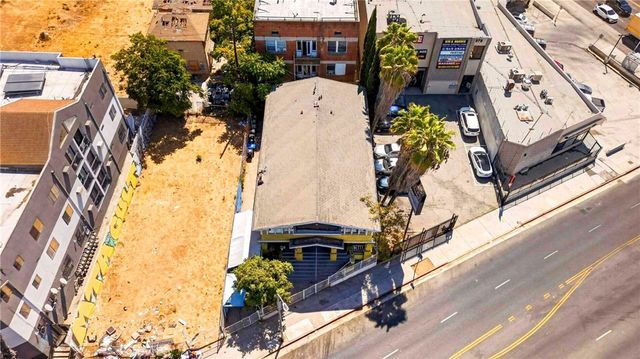 972 S Hoover, Los Angeles, CA 90006