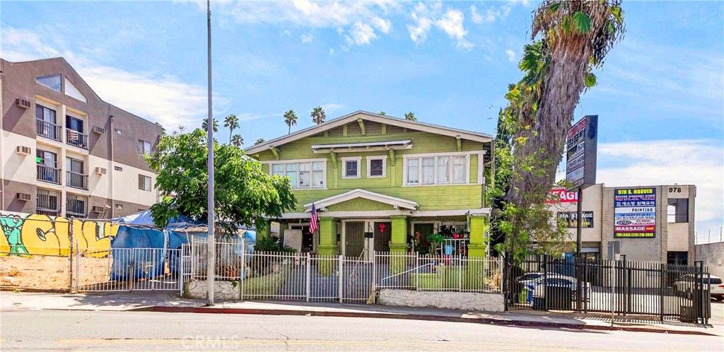 972 S Hoover, Los Angeles, CA 90006