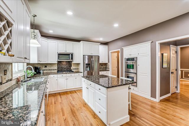 144 BELLE GLADES LN, Belle Mead, NJ 08502