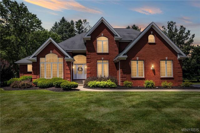 160 Norwood Lane, Orchard Park, NY 14127