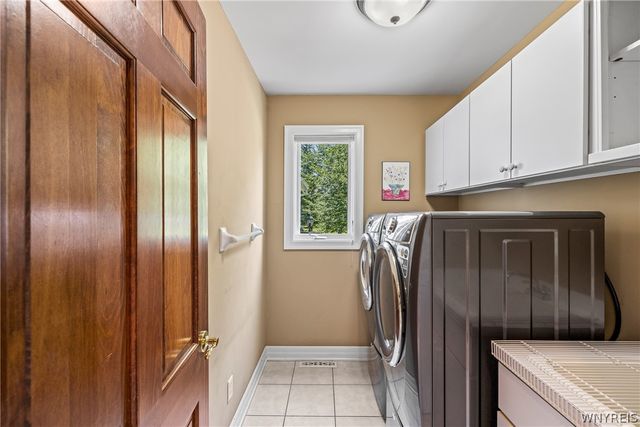 160 Norwood Lane, Orchard Park, NY 14127