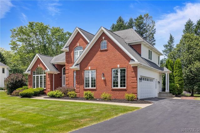 160 Norwood Lane, Orchard Park, NY 14127