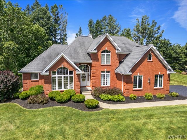 160 Norwood Lane, Orchard Park, NY 14127