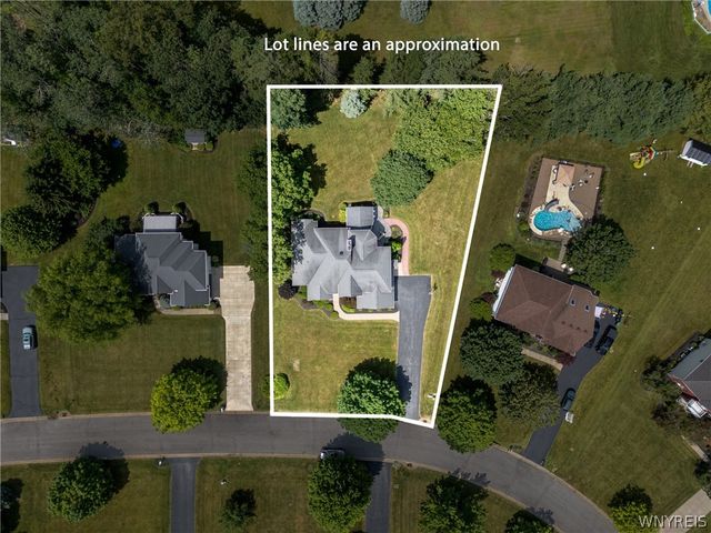 160 Norwood Lane, Orchard Park, NY 14127