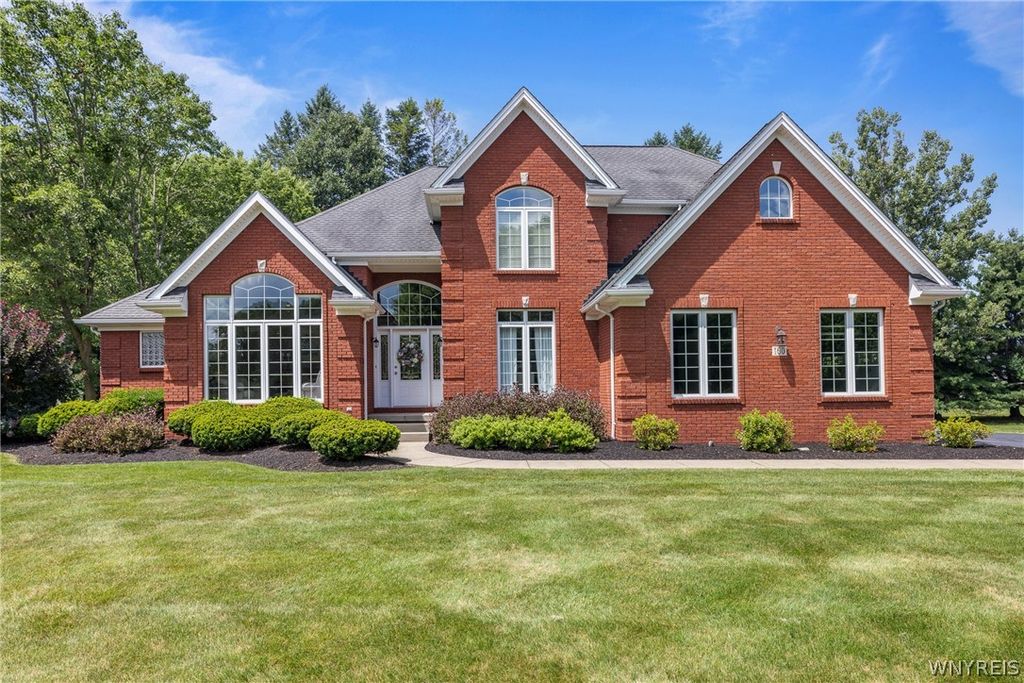 160 Norwood Lane, Orchard Park, NY 14127