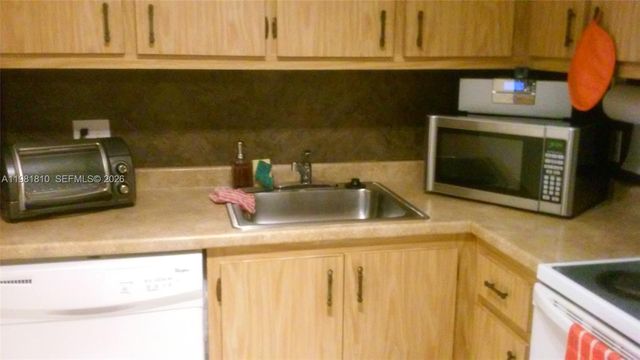 5530 NW 44th Street 411C, Lauderhill, FL 33319