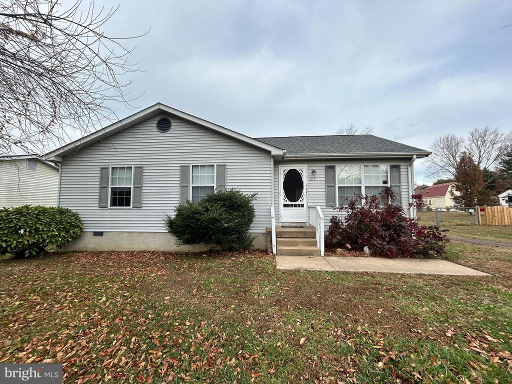 217 MIMOSA AVE, Colonial Beach, VA 22443
