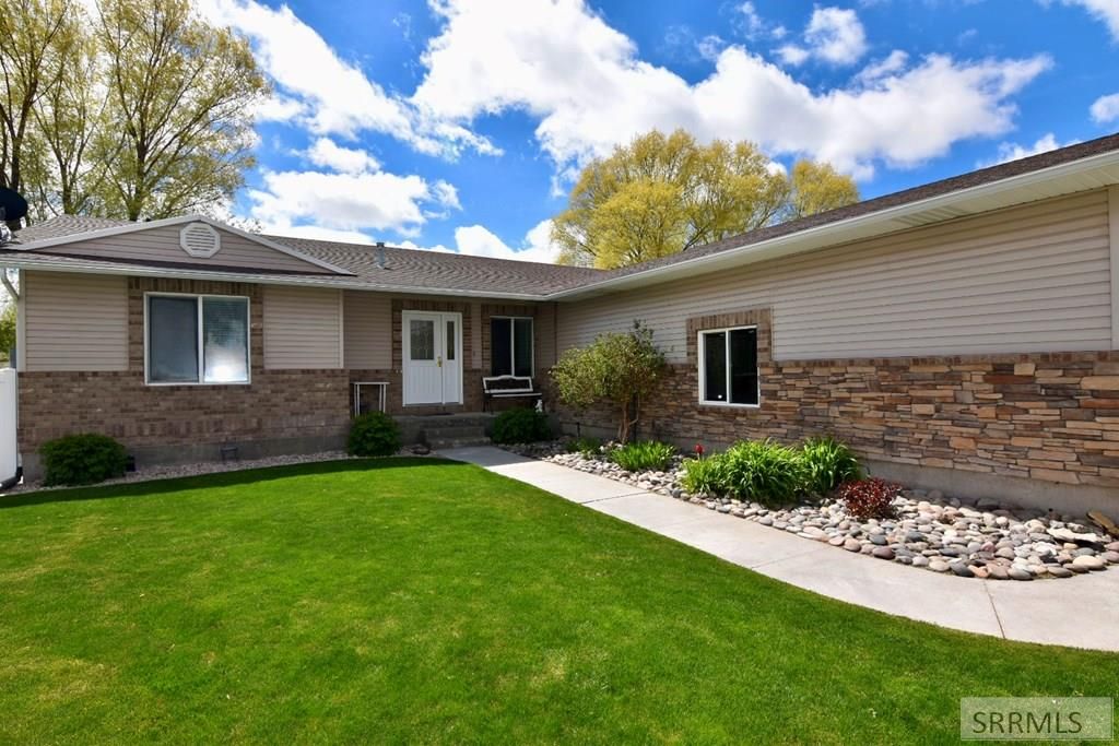 Image 5 of property listing at 2429 Harold Drive, Idaho Falls, ID 83402