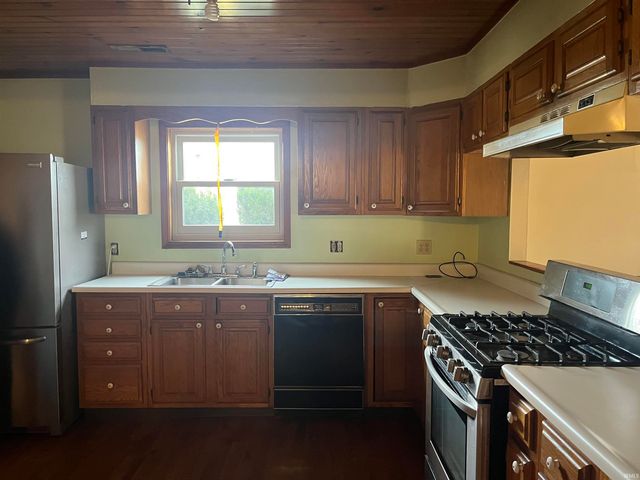 7650 E 400 S Road, Columbia City, IN 46725