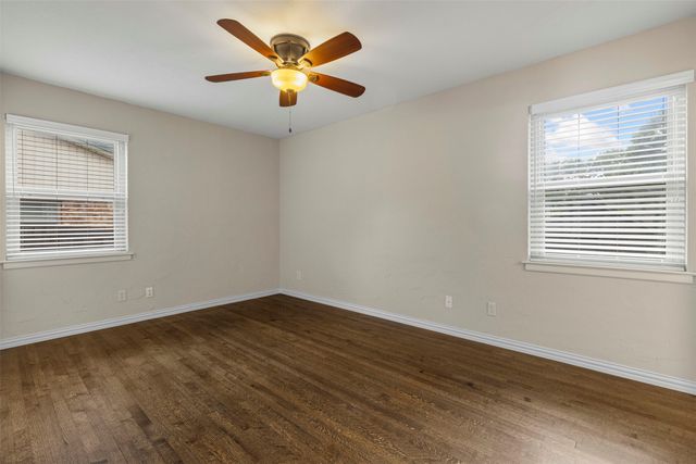 9209 Boundbrook Avenue, Dallas, TX 75243