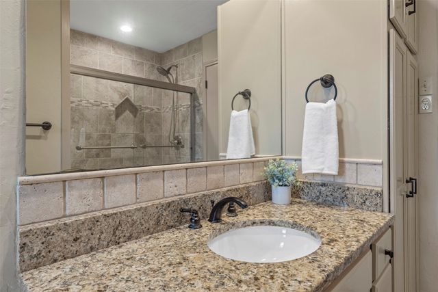 9209 Boundbrook Avenue, Dallas, TX 75243