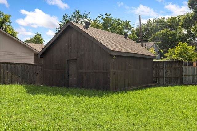 9209 Boundbrook Avenue, Dallas, TX 75243